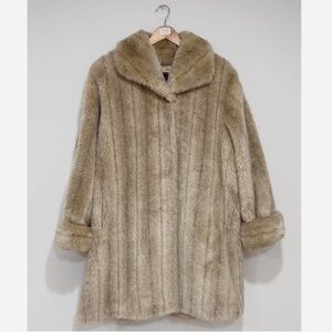 Vintage 90s Alpine Studio Women's Beige/Tan Faux Fur Coat Size Small